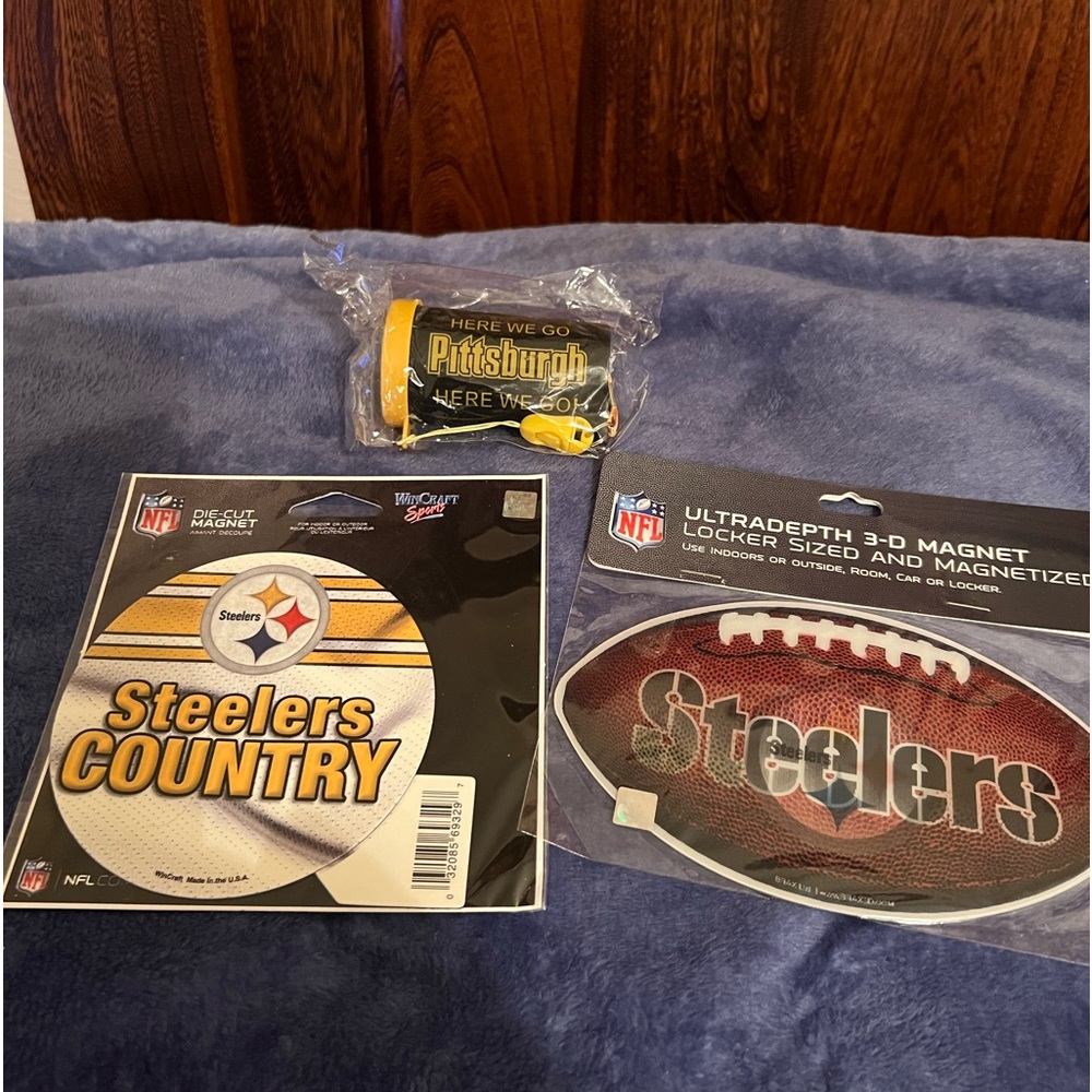 Pittsburgh Steelers Bundle, includes 2 indoor/outdoor magnets & noise maker, new